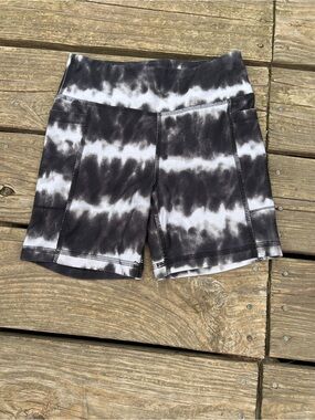 DSG girls High-Waist Tie-Dye Active Shorts - Black/White size small (8-9)